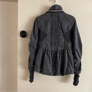 Lululemon jacket size 4